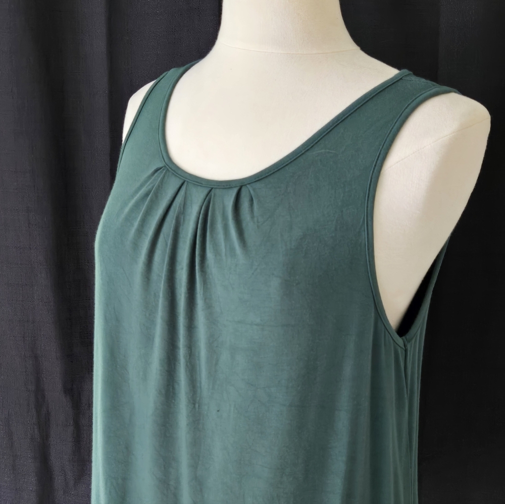 Sleeveless Pleated Tank Top - Emerald Green - Picture 3 of 5